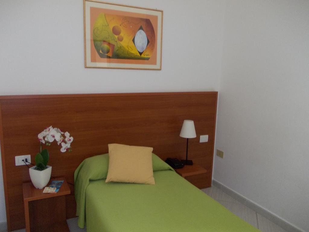 Hotel Solaria Роди Гарганико Екстериор снимка