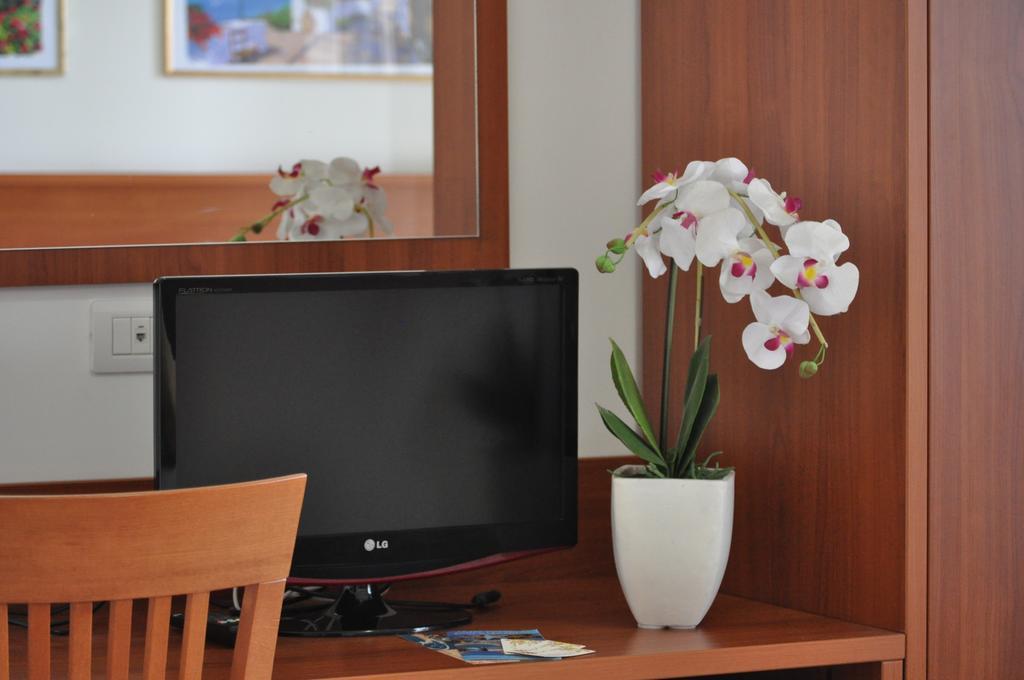 Hotel Solaria Роди Гарганико Екстериор снимка