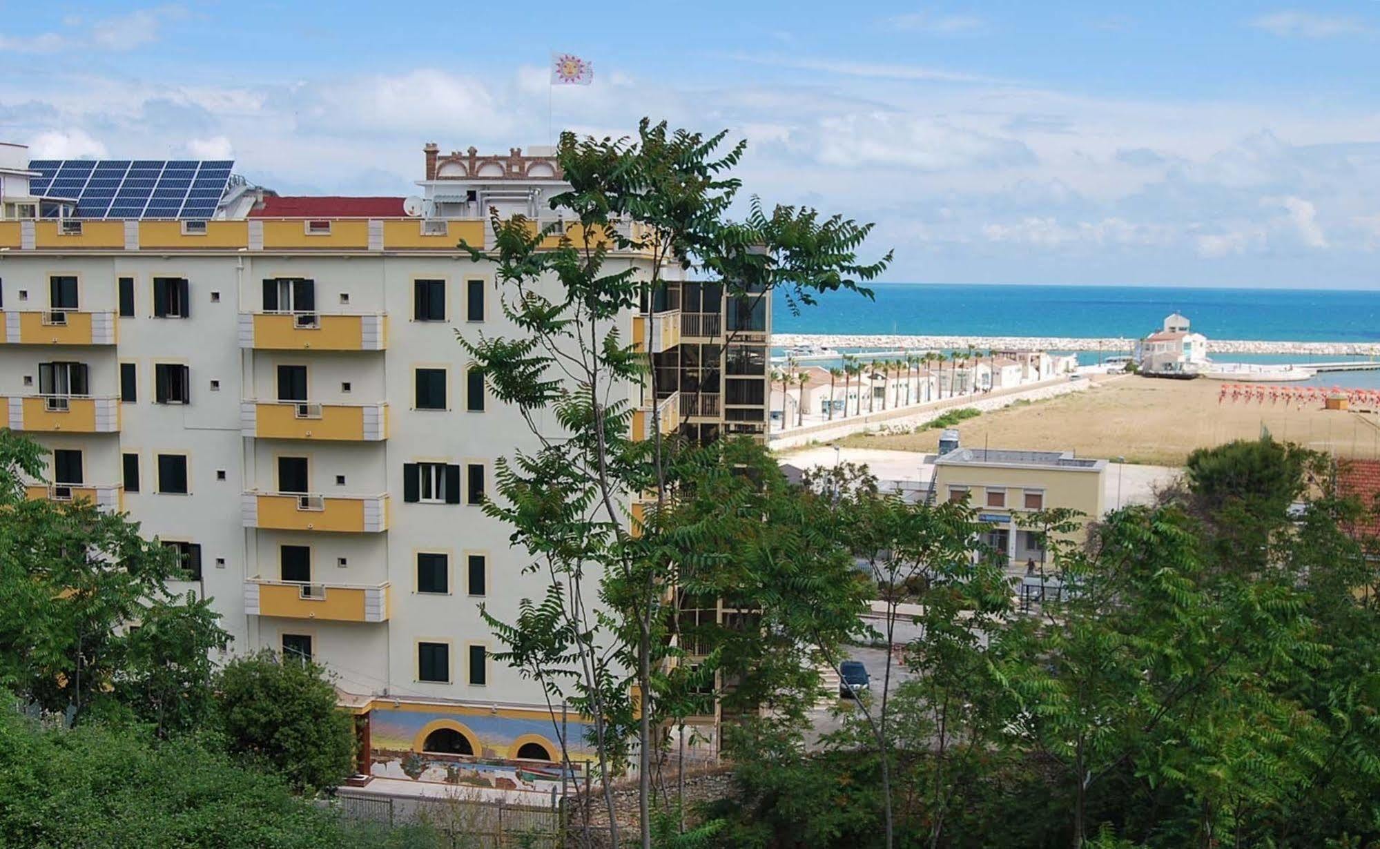 Hotel Solaria Роди Гарганико Екстериор снимка