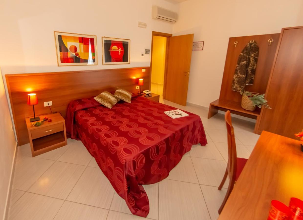 Hotel Solaria Роди Гарганико Екстериор снимка