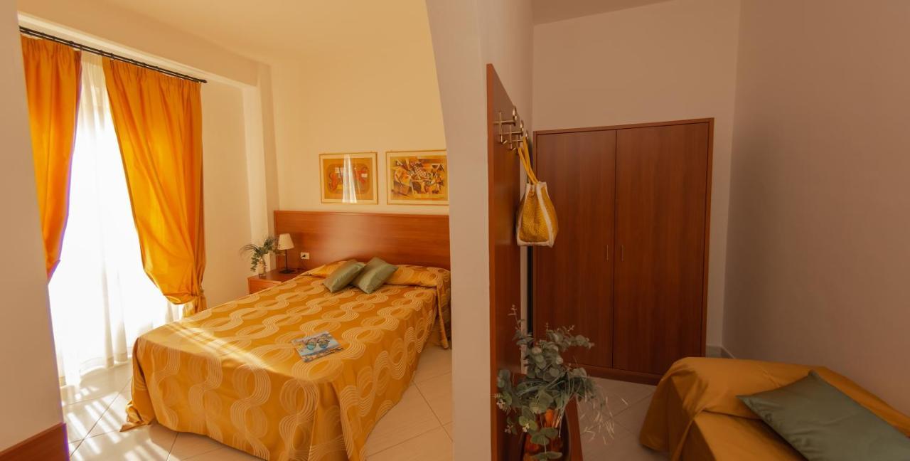 Hotel Solaria Роди Гарганико Екстериор снимка