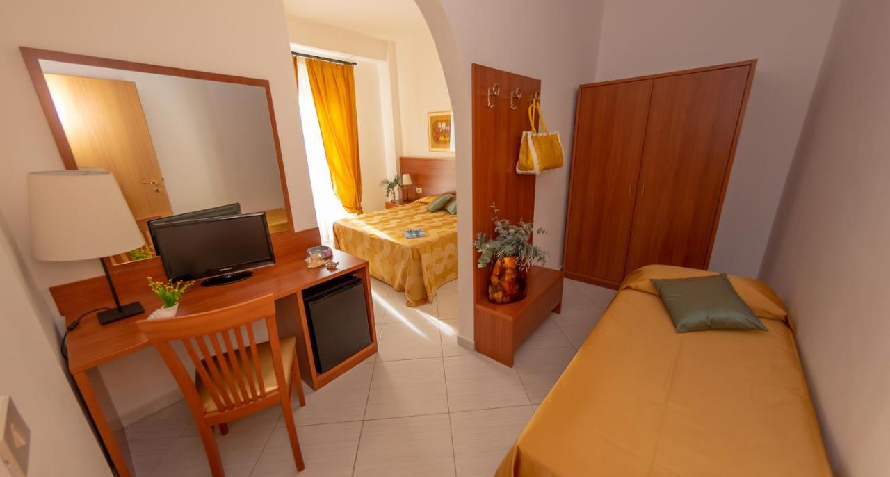 Hotel Solaria Роди Гарганико Екстериор снимка