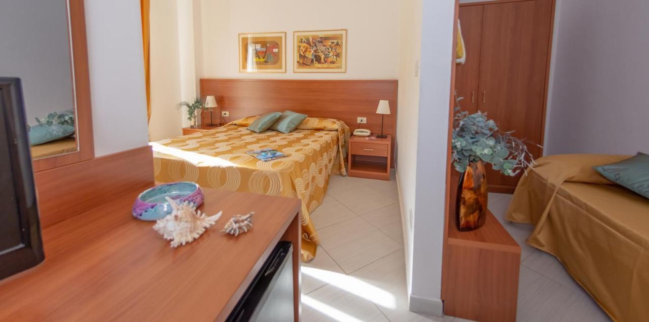 Hotel Solaria Роди Гарганико Екстериор снимка