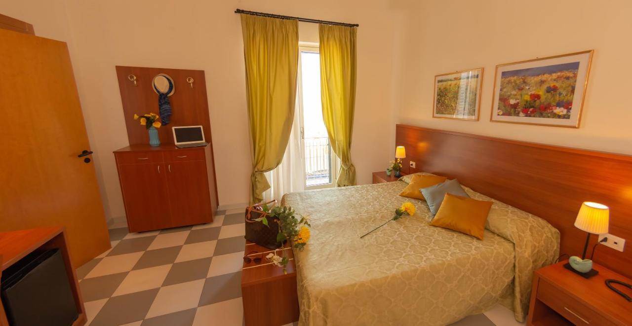 Hotel Solaria Роди Гарганико Екстериор снимка