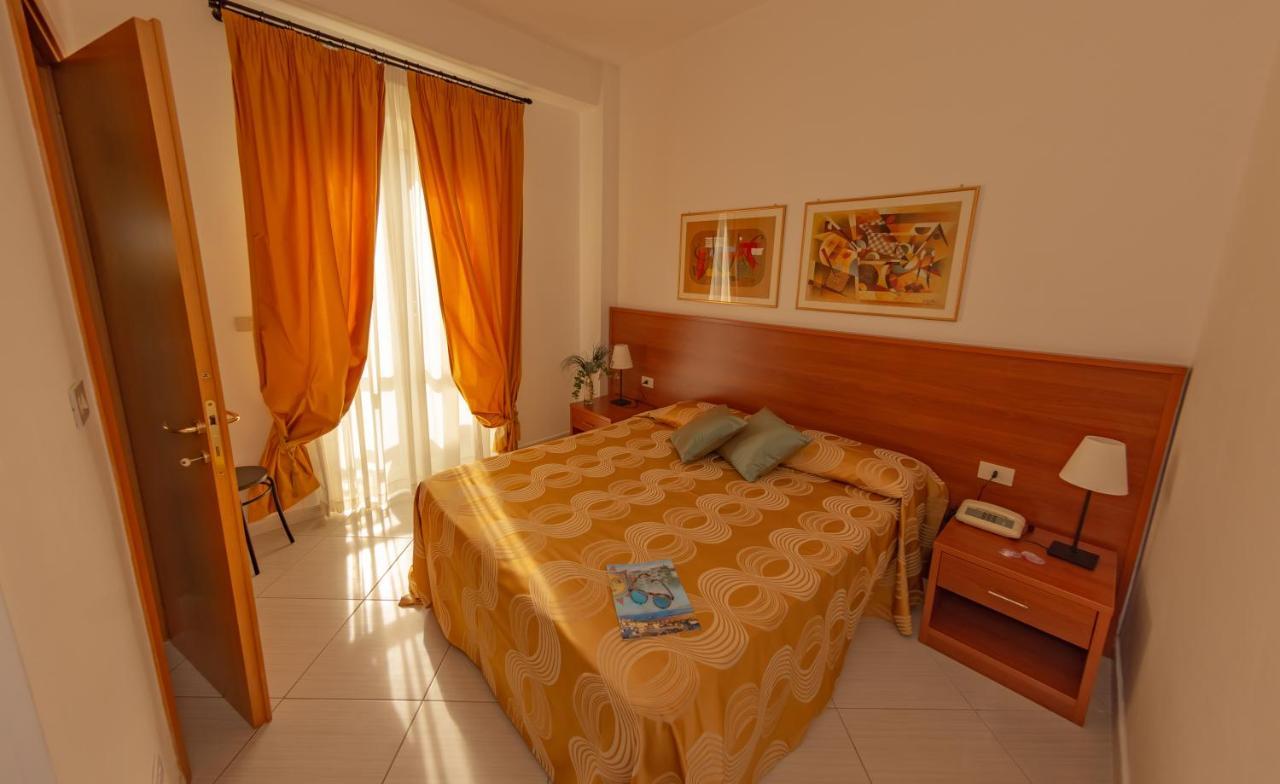 Hotel Solaria Роди Гарганико Екстериор снимка