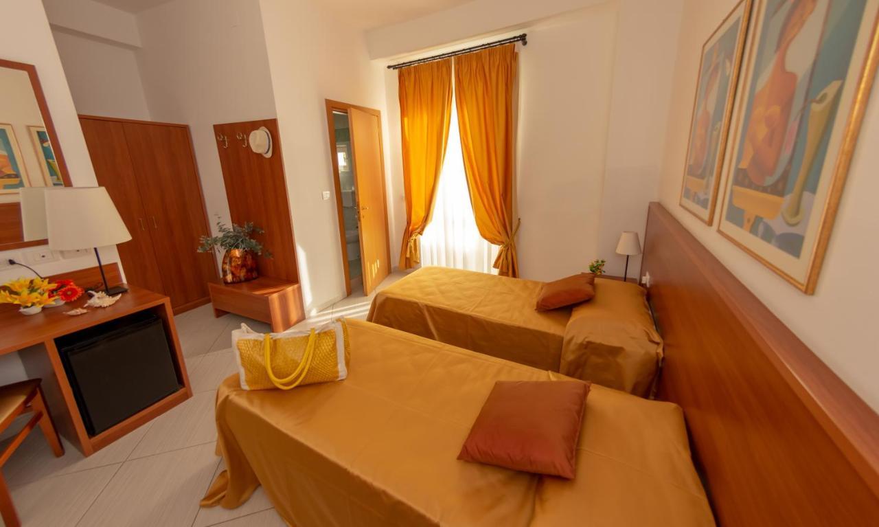 Hotel Solaria Роди Гарганико Екстериор снимка