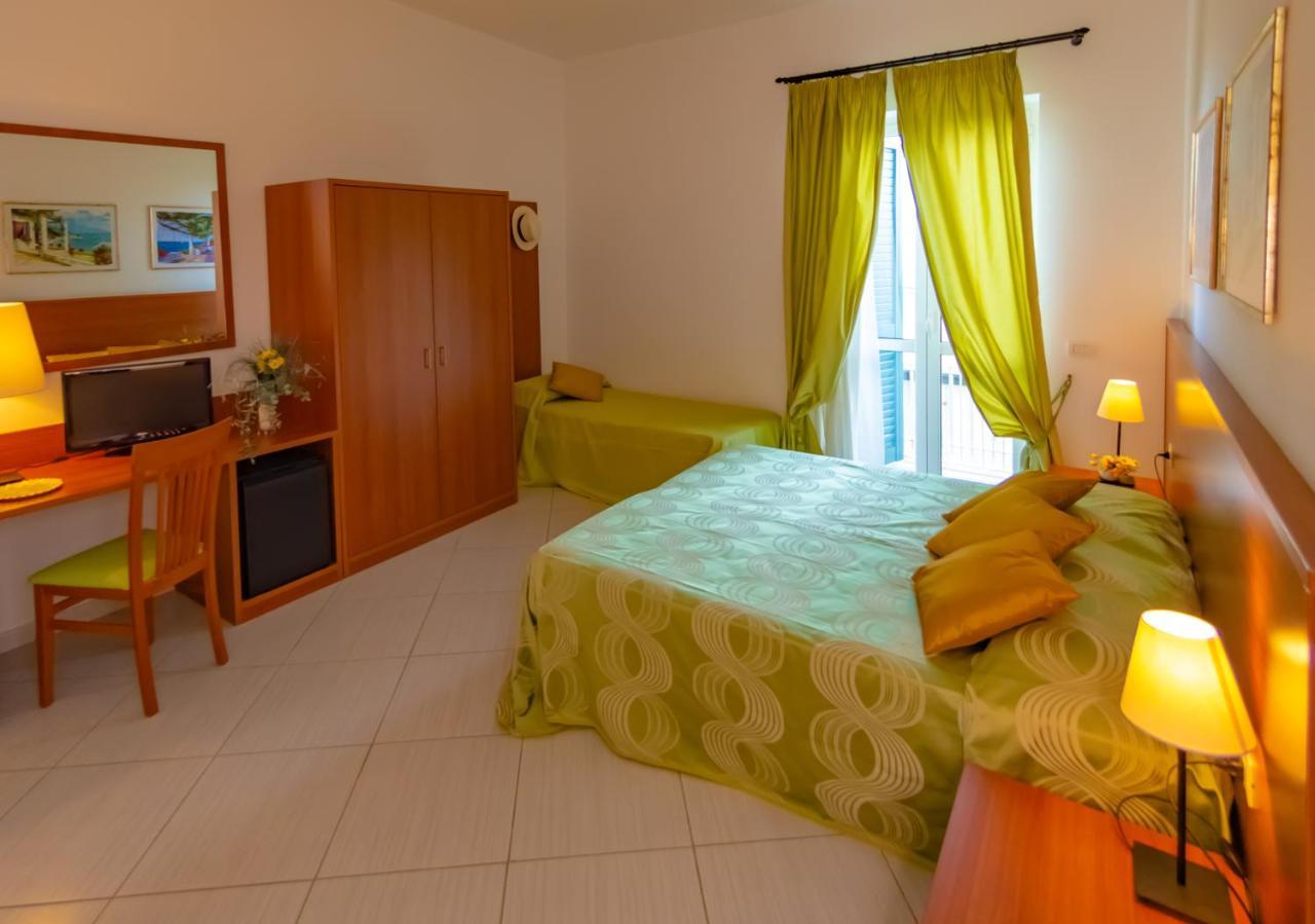 Hotel Solaria Роди Гарганико Екстериор снимка