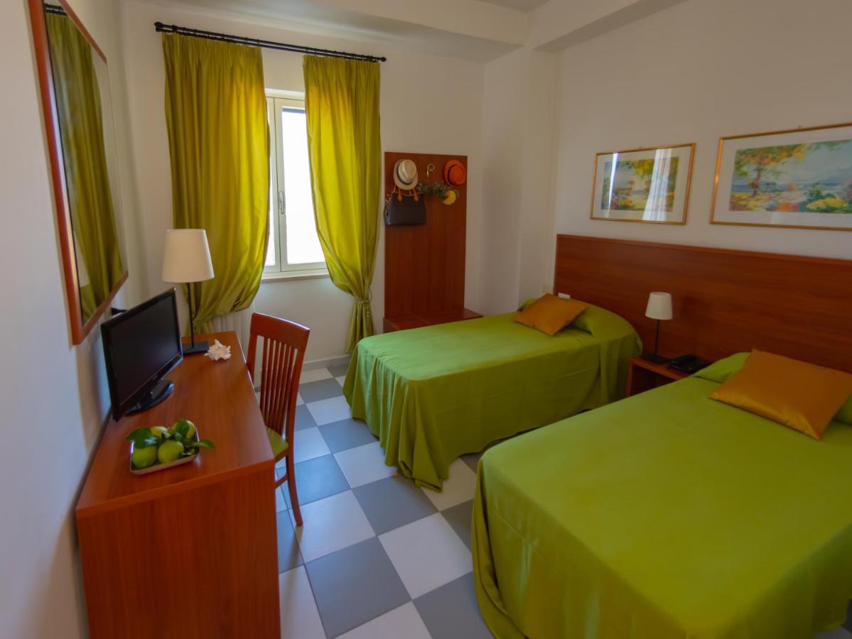 Hotel Solaria Роди Гарганико Екстериор снимка